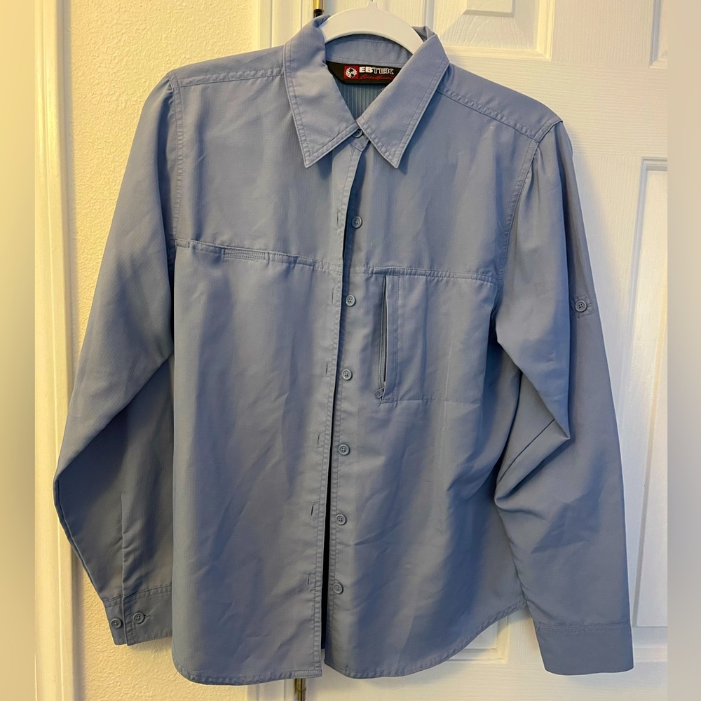 EUC EDDIE BAUER EBTEK LONG SLEEVE SHIRT. Zip & velcro pockets. Size M.
